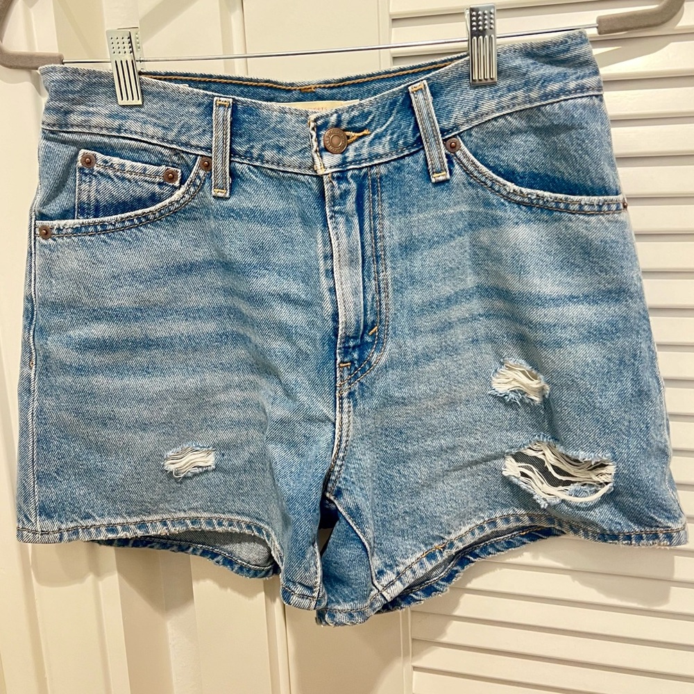 NWOT Levi’s 80’s Mom Jean Shorts, Size 26